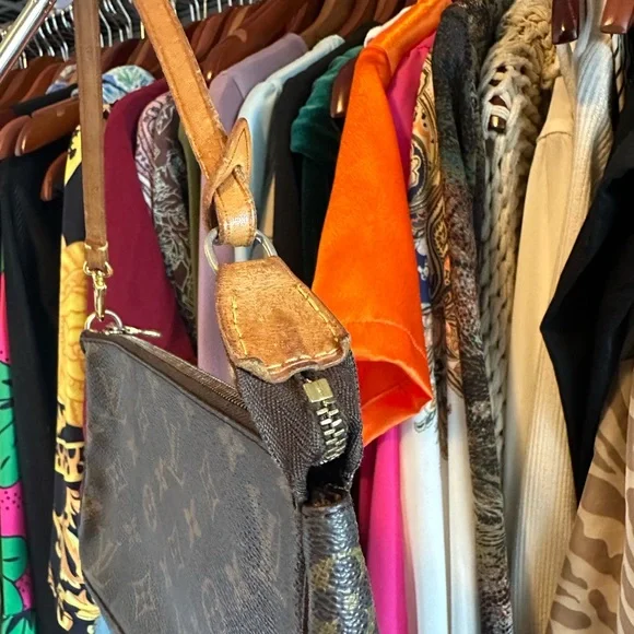 Louis Vuitton Monogram Pochette Accessories - Picture 3 of 11